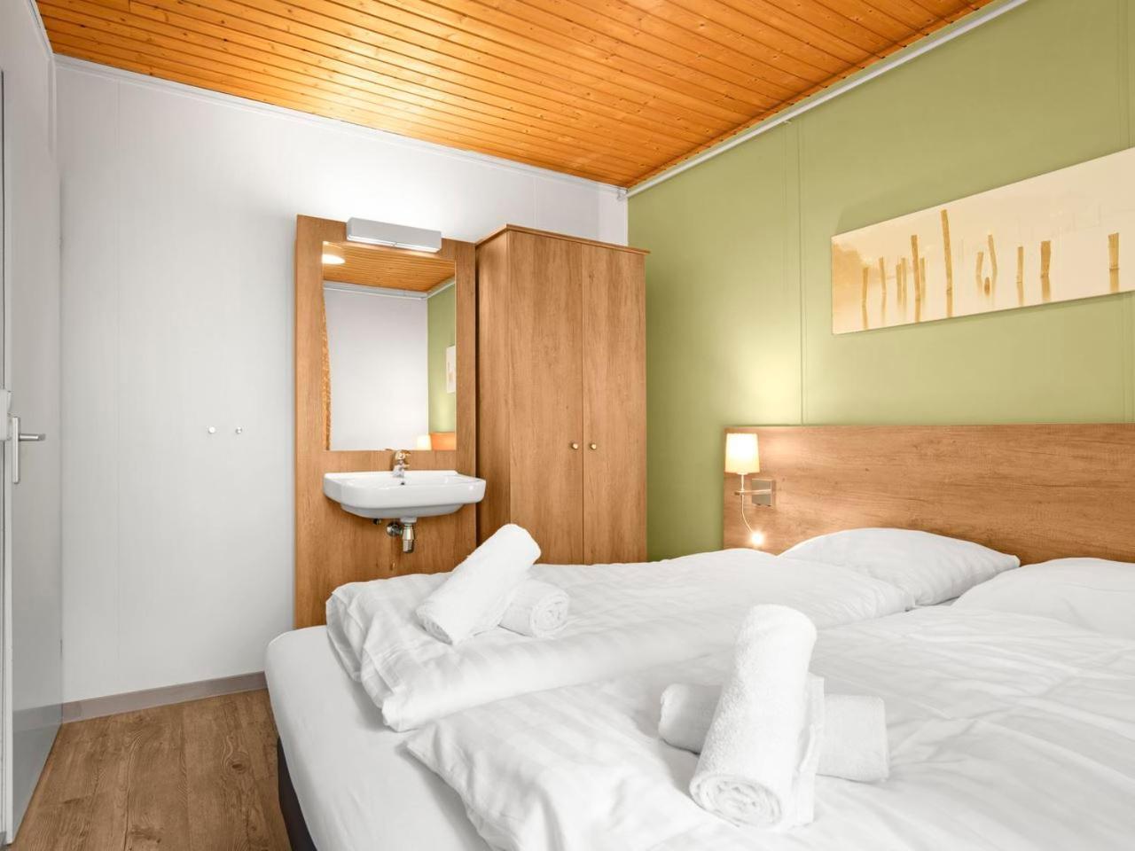 Luxury 4-Person Bungalow In The Holiday Park Landal Twenhaarsveld Holten Room photo