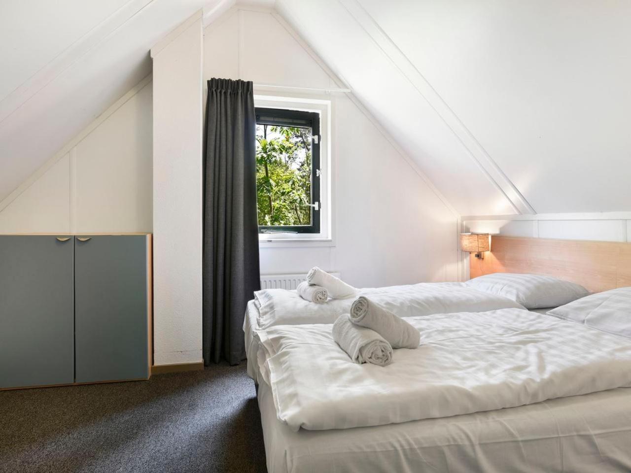 Luxury 4-Person Bungalow In The Holiday Park Landal Twenhaarsveld Holten Room photo