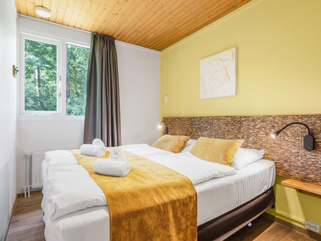 Luxury 4-Person Bungalow In The Holiday Park Landal Twenhaarsveld Holten Room photo