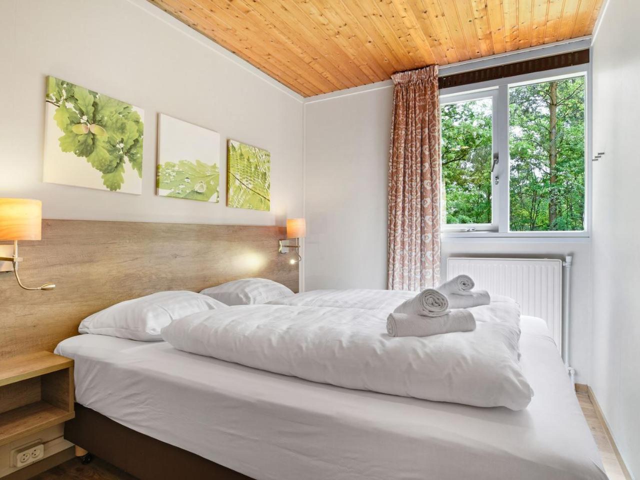 Luxury 4-Person Bungalow In The Holiday Park Landal Twenhaarsveld Holten Room photo