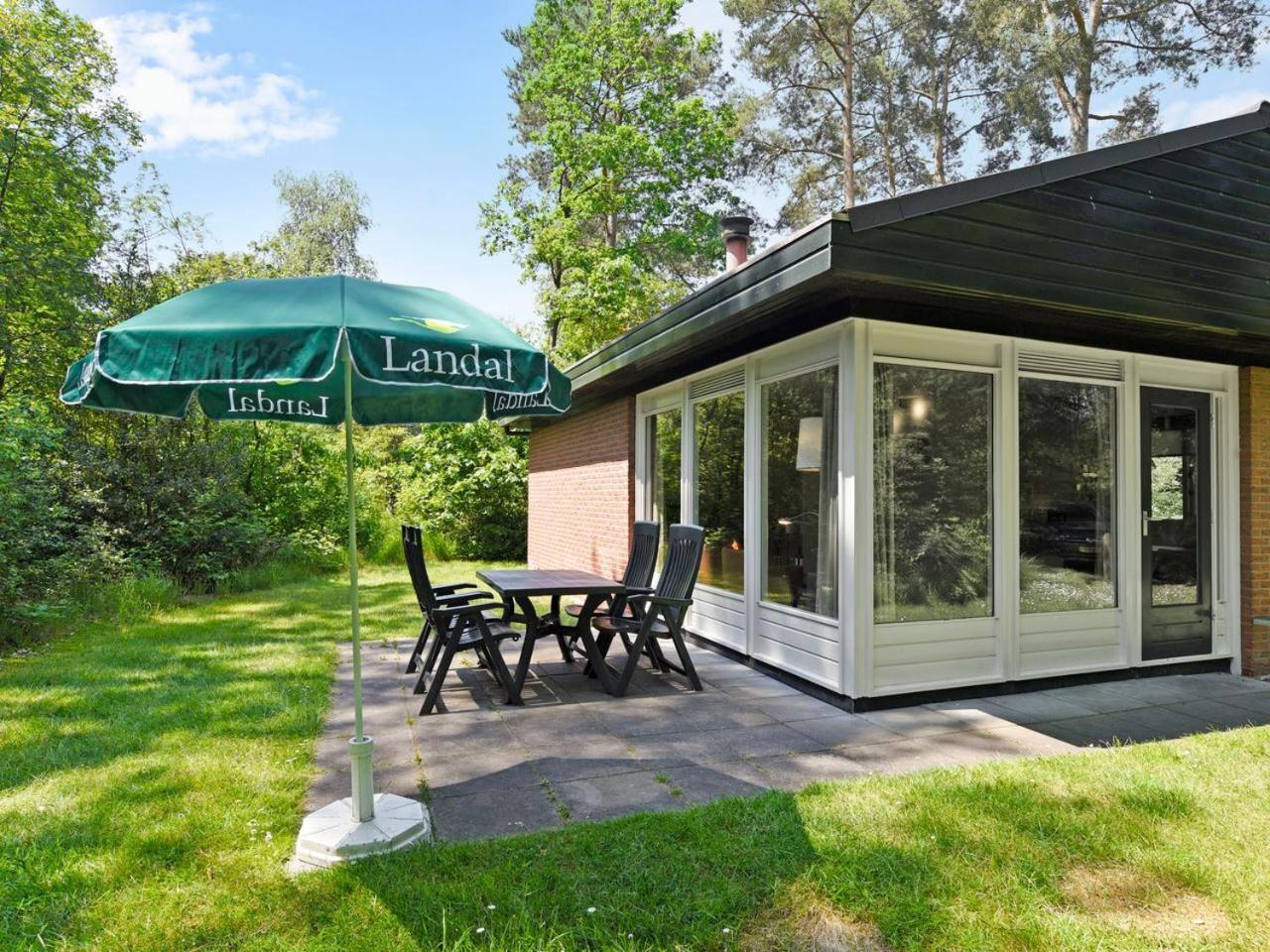 Luxury 4-Person Bungalow In The Holiday Park Landal Twenhaarsveld Holten Room photo